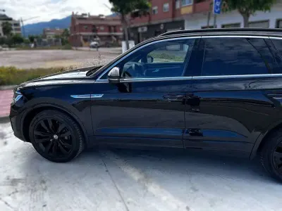 Usado VW Touareg R-line 286 CV (210 kW) 2021 Negro SUV
