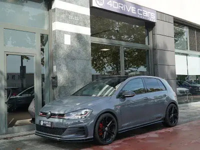 Usado VW Golf VII GTI 290 CV (213 kW) 2019 Gris / plata Berlina
