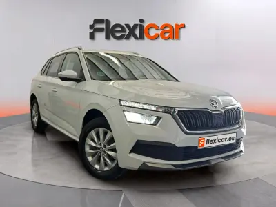 Usado Skoda Kamiq Monte Carlo 110 CV (80 kW) 2022 Blanco SUV