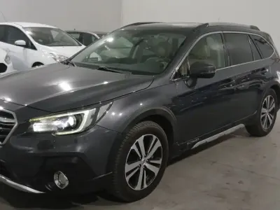 Usado Subaru Outback 175 CV (128 kW) 2020 Negro Familiar