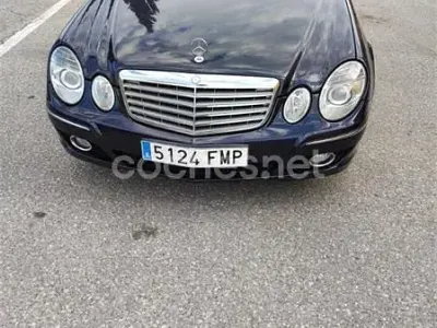 Usado Mercedes E320 Elegance 224 CV (164 kW) 2007 Azul Berlina