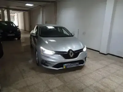 Usado Renault Mégane II Business 115 CV (84 kW) 2021 Gris Berlina