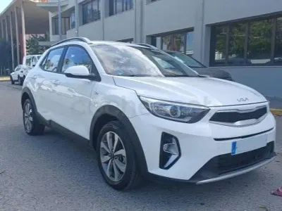 Usado Kia Stonic 84 CV (61 kW) 2023 Blanco SUV