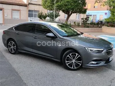 Usado Opel Insignia GS Line 174 CV (127 kW) 2019 Gris / plata Berlina
