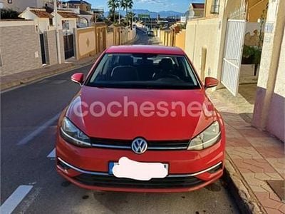 Rojo Usado 2017 VW Golf Advance Berlina | 8299 € (Buen precio)