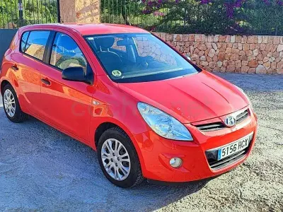 Usado Hyundai i20 Classic 78 CV (57 kW) 2011 Rojo Utilitario