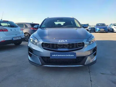 Usado Kia XCeed 120 CV (88 kW) 2022 Gris / plata SUV