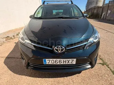 Usado Toyota Verso Comfort 112 CV (82 kW) 2014 Negro Monovolumen