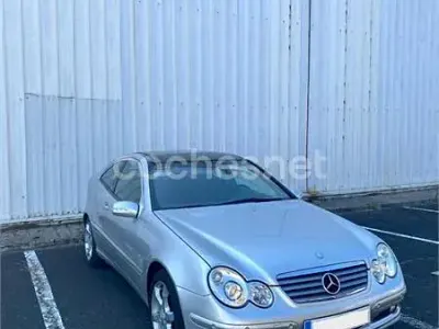 Usado Mercedes C220 143 CV (105 kW) 2002 Gris / plata Berlina