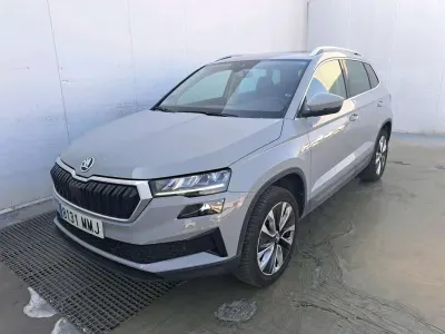 Usado Skoda Karoq Style 150 CV (110 kW) 2023 Gris SUV