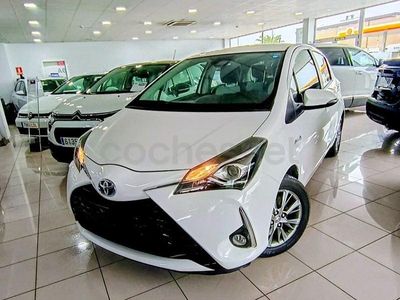 Usado Toyota Yaris Hybrid Advance 100 CV (73 kW) 2020 Blanco Berlina