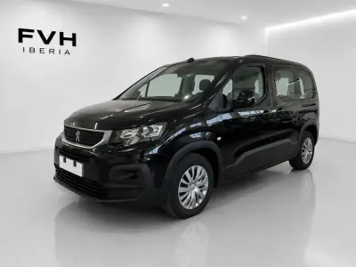 Usado Peugeot Rifter Allure 102 CV (75 kW) 2023 Negro Monovolumen