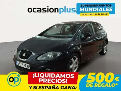 Usado Seat Leon Reference 105 CV (77 kW) 2011 Negro Utilitario