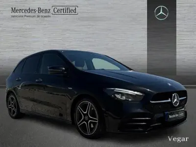 Usado Mercedes B200 150 CV (110 kW) 2022 Negro noche Utilitario