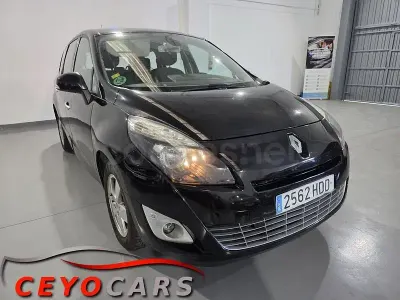 Usado Renault Grand Scénic Dynamique 130 CV (95 kW) 2011 Negro Monovolumen