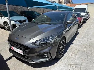 Usado Ford Focus ST-Line 125 CV (91 kW) 2019 Gris / plata Berlina