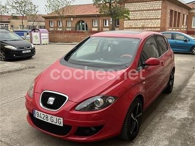 Usado Seat Altea 140 CV (102 kW) 2008 Rojo Monovolumen