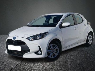 Usado Toyota Yaris Hybrid Business Edition 116 CV (85 kW) 2020 Blanco Berlina