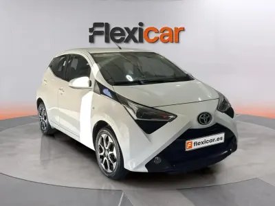 Usado Toyota Aygo X-play 72 CV (52 kW) 2018 Blanco Utilitario