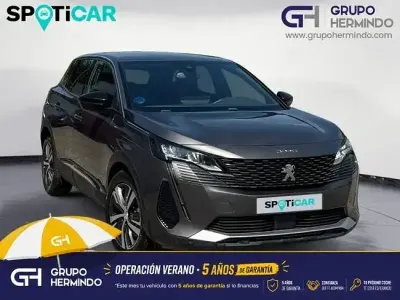 Usado Peugeot 3008 Allure 225 CV (165 kW) 2023 Gris SUV