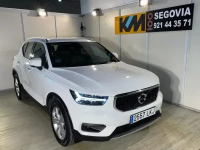 Usado Volvo XC40 Momentum 163 CV (119 kW) 2020 Blanco SUV