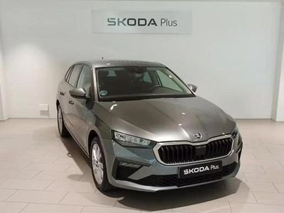 Gris/plata Usado 2025 Skoda Scala Selection Utilitario | 23.990 € (Un poco caro)