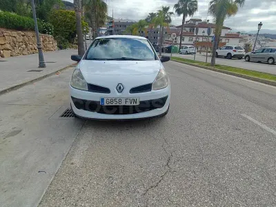 Usado Renault Clio II Authentique 70 CV (51 kW) 2007 Blanco Berlina