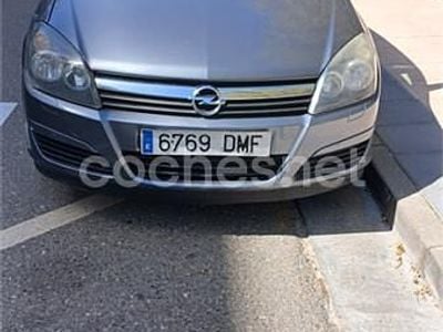Usado Opel Astra Enjoy 120 CV (88 kW) 2005 Gris / plata Berlina