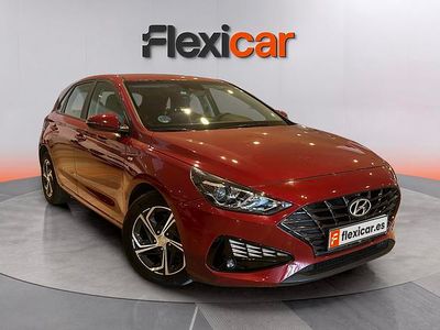 Usado Hyundai i30 120 CV (88 kW) 2021 Granate Berlina