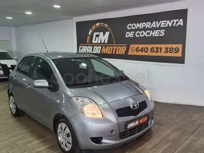 Usado Toyota Yaris 90 CV (66 kW) 2006 Gris / plata Berlina