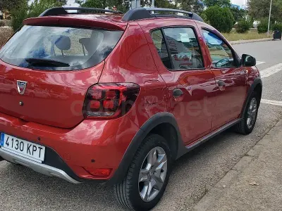 Usado Dacia Sandero Stepway Ambiance 90 CV (66 kW) 2018 Granate Berlina