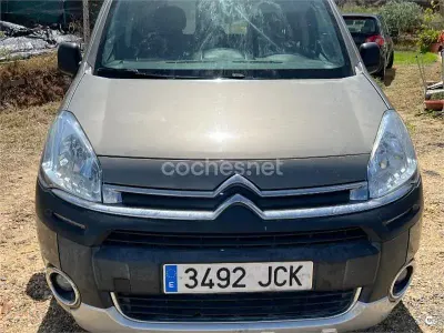 Käytetty Citroën Berlingo Seduction 92 HP (67 kW) 2015 Peessi Tila-auto