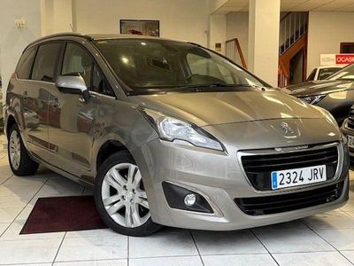 Usado Peugeot 5008 Allure 120 CV (88 kW) 2016 Beige Monovolumen
