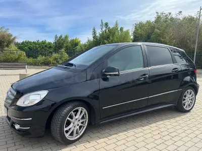 Käytetty Mercedes B180