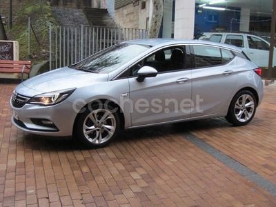 Usado Opel Astra Selective 125 CV (91 kW) 2016 Gris / plata Berlina