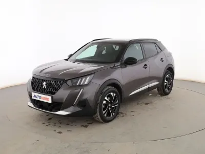Usado Peugeot 2008 GT 131 CV (96 kW) 2023 Gris SUV