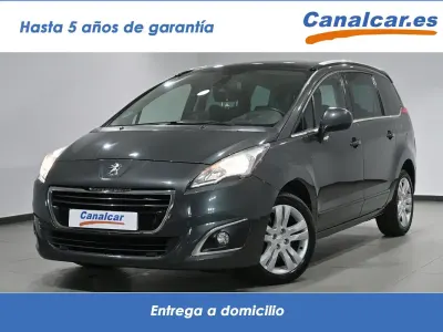 Usado Peugeot 5008 Allure 150 CV (110 kW) 2015 Gris Monovolumen