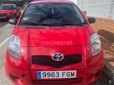 Usado Toyota Yaris 90 CV (66 kW) 2006 Rojo Berlina
