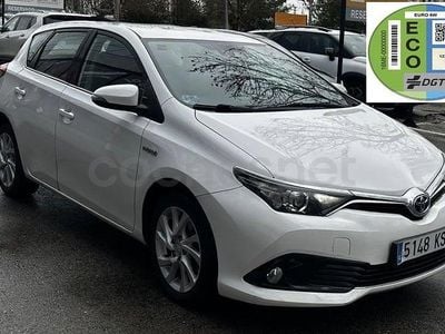 Usado Toyota Auris Hybrid Active 136 CV (100 kW) 2019 Blanco Berlina