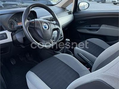 Usado Fiat Grande Punto Active 77 CV (56 kW) 2005 Negro Utilitario