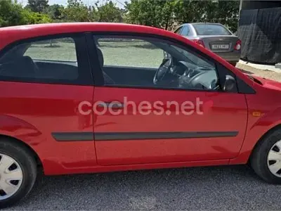 Usado Ford Fiesta Ambiente 68 CV (50 kW) 2008 Rojo Utilitario
