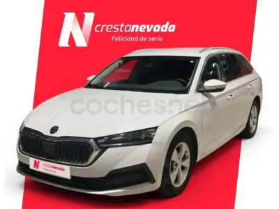 Usado Skoda Octavia 110 CV (80 kW) 2021 Blanco Familiar
