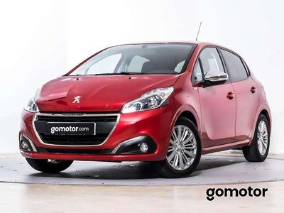Rojo Usado 2018 Peugeot 208 Style Utilitario | 8990 € (Precio justo)