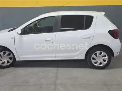 Usado Dacia Sandero Lauréate 90 CV (66 kW) 2017 Blanco Berlina
