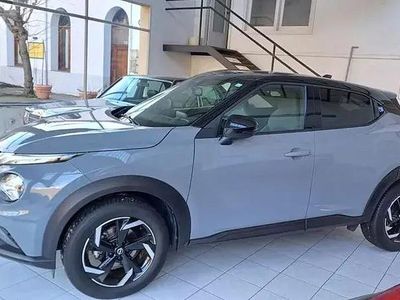 Usado Nissan Juke N-Connecta 114 CV (83 kW) 2023 Carroceria bitono katana grey midnight black SUV