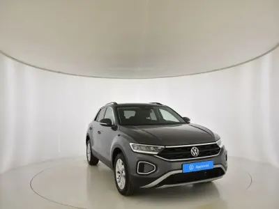 Usado VW T-Roc Life 110 CV (80 kW) 2022 Gris/plata SUV
