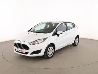 Usado Ford Fiesta Trend 82 CV (60 kW) 2015 Blanco Utilitario