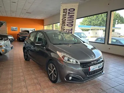 Usado Peugeot 208 Allure 82 CV (60 kW) 2017 Gris Utilitario