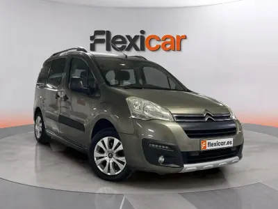 Usado Citroën Berlingo 110 CV (80 kW) 2017 Verde Monovolumen