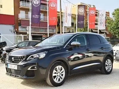 Usado Peugeot 3008 Style 130 CV (95 kW) 2020 Gris / plata SUV